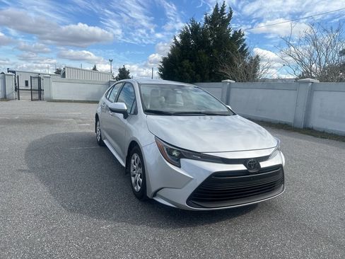 Used 2025 Toyota Corolla LE image 3
