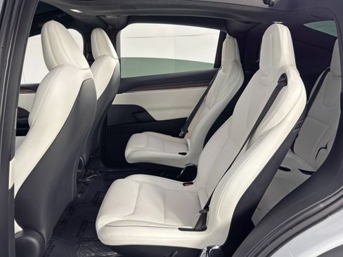 Used 2022 Tesla Model X image 48