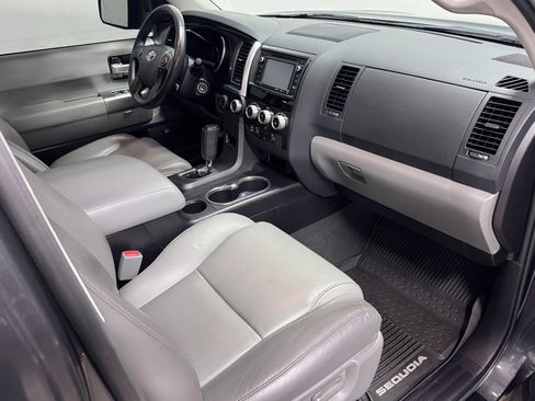 Used 2019 Toyota Sequoia Limited w/ Safety & Convenience Package AWD/4WD image 11