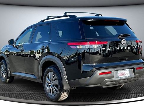 New 2025 Nissan Pathfinder SV image 3
