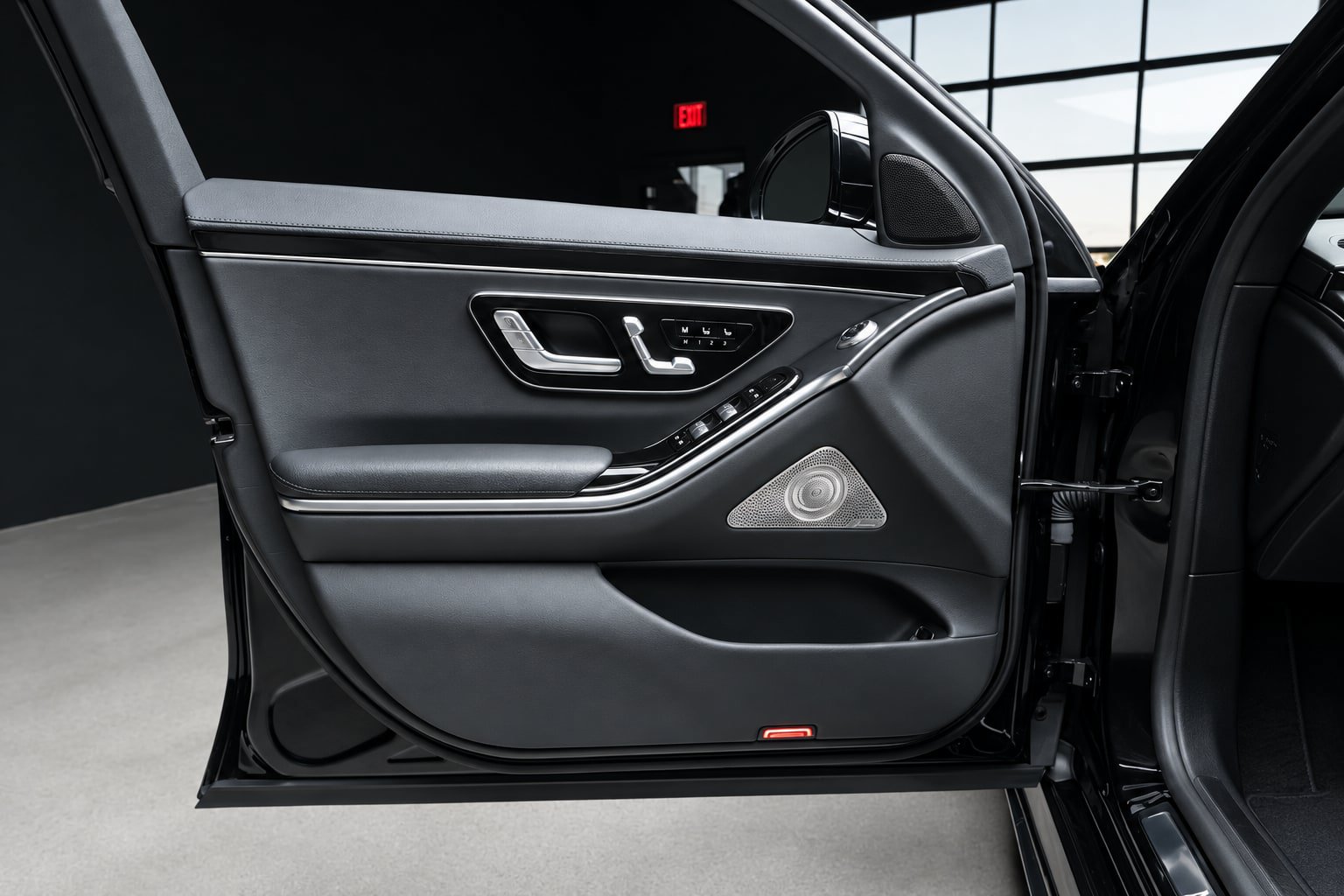 Used 2022 Mercedes-Benz S 500 4MATIC w/ AMG Line Package image 20