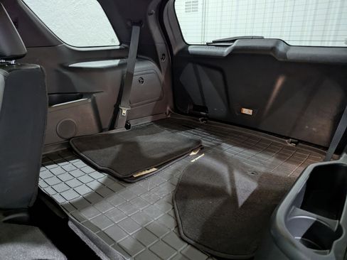 Used 2017 Ford Explorer XLT w/ Equipment Group 202A image 12