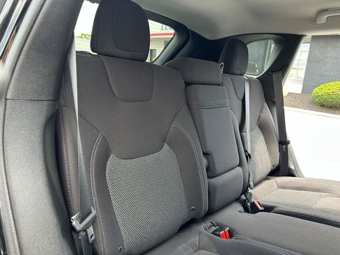 Used 2019 Jeep Cherokee Latitude w/ Popular Appearance Group AWD/4WD image 36