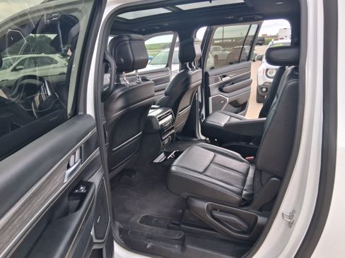 Used 2024 Jeep Wagoneer L Series II w/ Premium Group I AWD/4WD image 17