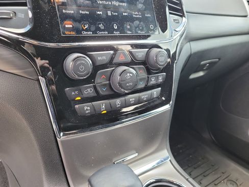 Used 2021 Jeep Grand Cherokee Freedom Edition AWD/4WD image 19