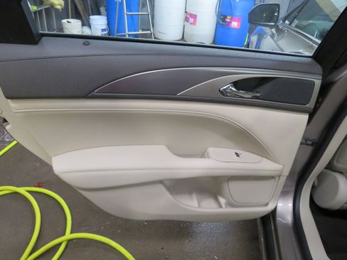 Used 2020 Lincoln MKZ w/ Convenience Package image 11