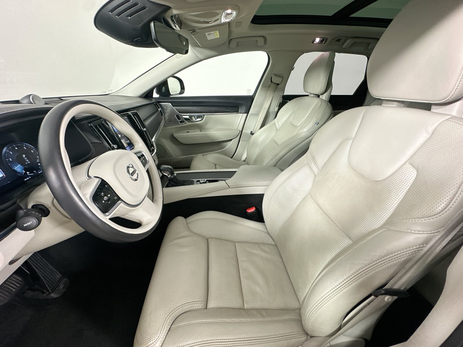 Used 2017 Volvo V90 T6 Cross Country AWD/4WD image 34