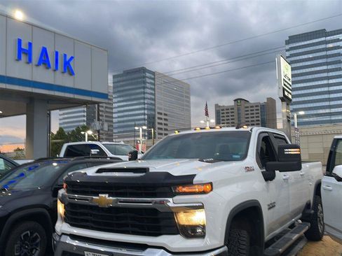 Used 2025 Chevrolet Silverado 2500 LT w/ Texas Edition AWD/4WD image 4