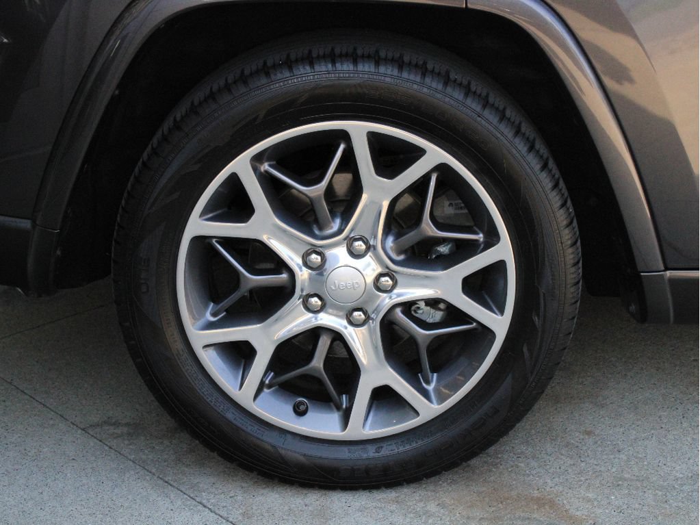 Used 2021 Jeep Grand Cherokee Overland AWD/4WD image 36
