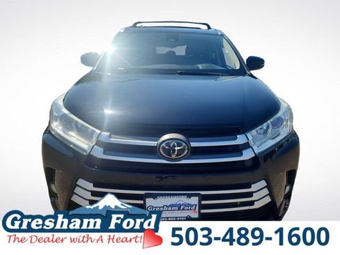 Used 2019 Toyota Highlander XLE AWD/4WD image 14