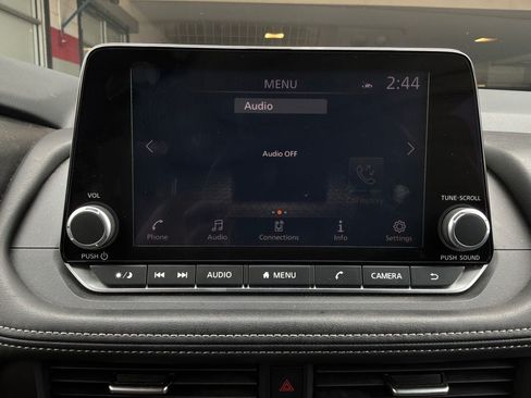 Used 2025 Nissan Rogue SV FWD image 28
