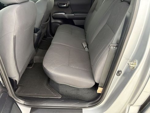 Used 2019 Toyota Tacoma TRD Off-Road w/ Technology Package AWD/4WD image 22
