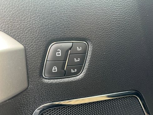 Certified 2020 Ford F350 Lariat w/ Chrome Package image 25