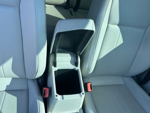 Used 2023 Volkswagen Tiguan SE image 40