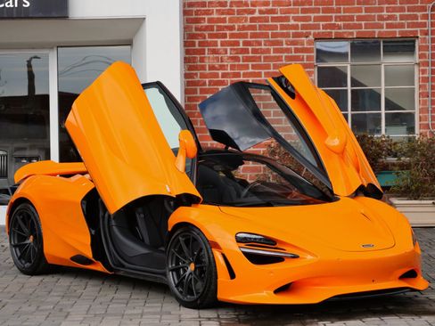 Used 2025 McLaren 750S RWD image 17