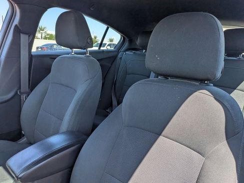 Used 2017 Chevrolet Cruze LT w/ Convenience Package FWD image 10