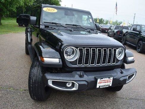 Used 2025 Jeep Wrangler Sahara 4xe AWD/4WD image 10