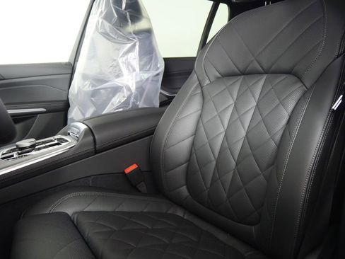 Used 2026 BMW X7 xDrive40i w/ M Sport Package image 11