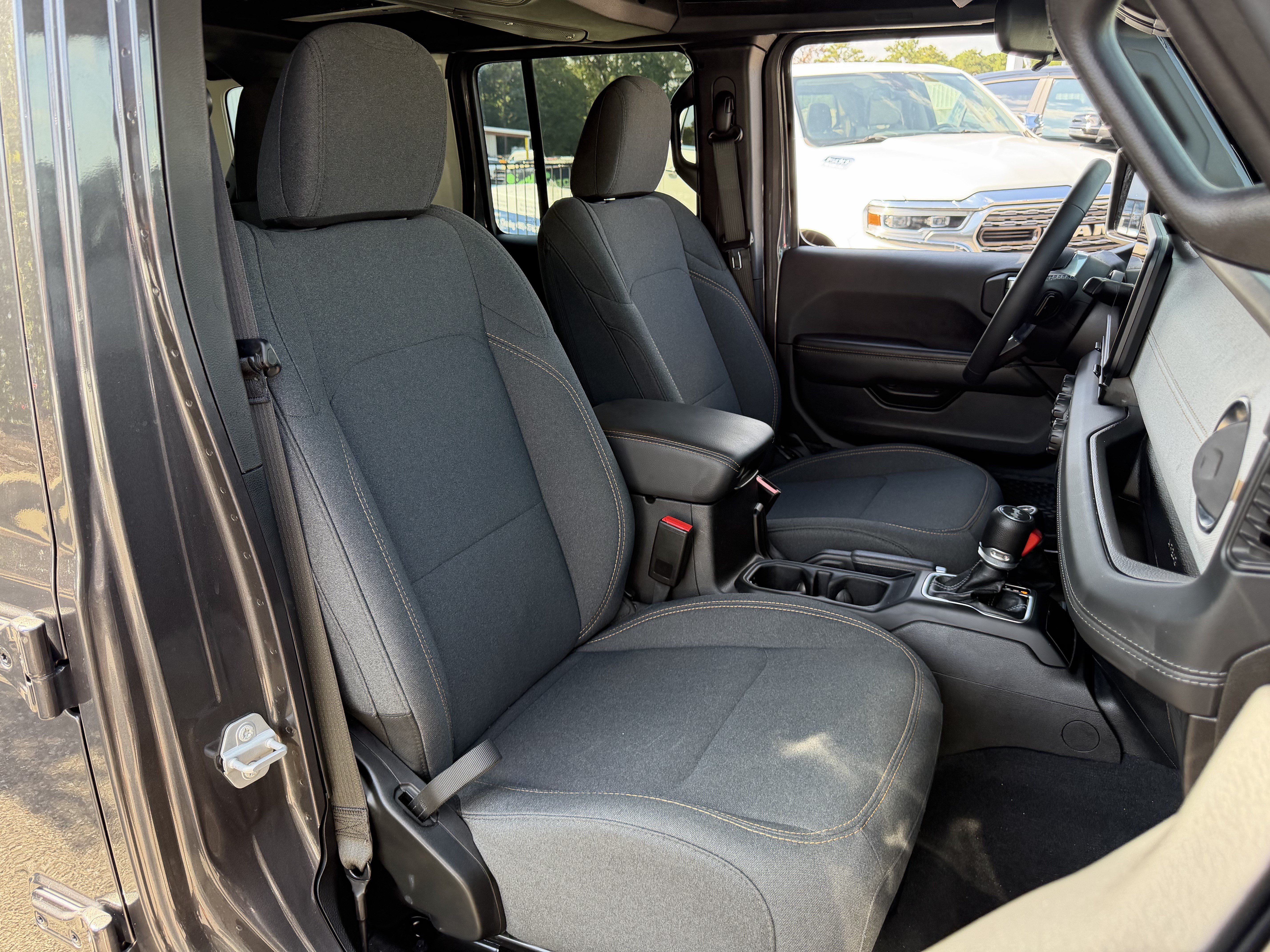 Used 2026 Jeep Wrangler Unlimited Sahara AWD/4WD image 35