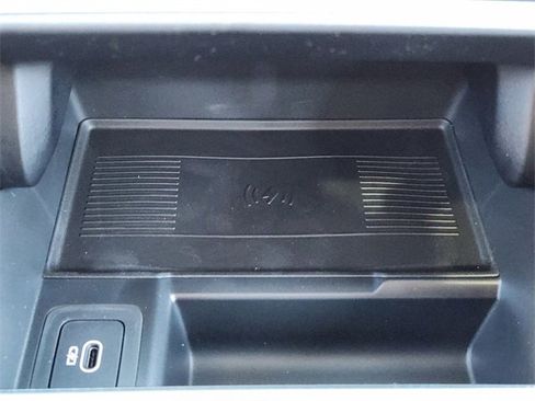 New 2025 Land Rover Range Rover Velar Dynamic SE image 18