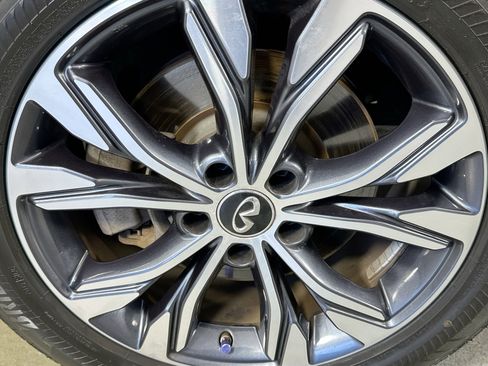 Used 2018 INFINITI QX30 Premium w/ Navigation Package AWD/4WD image 32