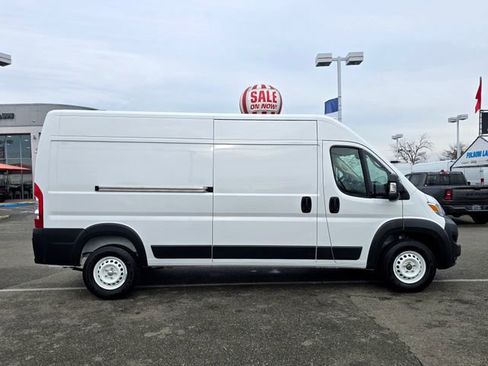 Used 2025 RAM ProMaster 2500 w/ Storage Group image 7