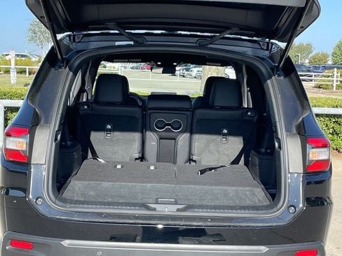 Used 2025 Honda Pilot Black Edition image 30