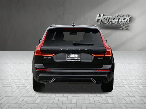 Used 2025 Volvo XC60 B5 Plus image 9