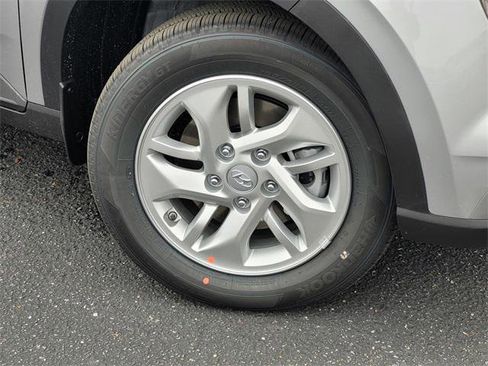 New 2026 Hyundai Venue SE image 9