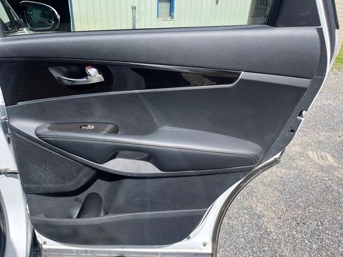 Used 2019 Kia Sorento LX image 33