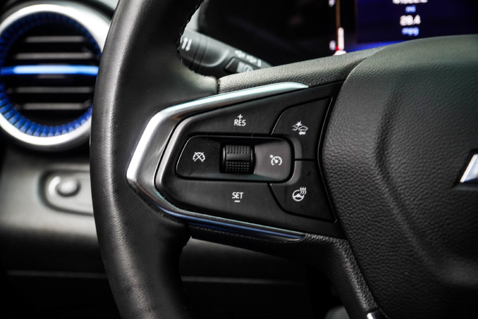 Used 2024 Chevrolet Trax LT w/ Driver Confidence Package FWD image 31