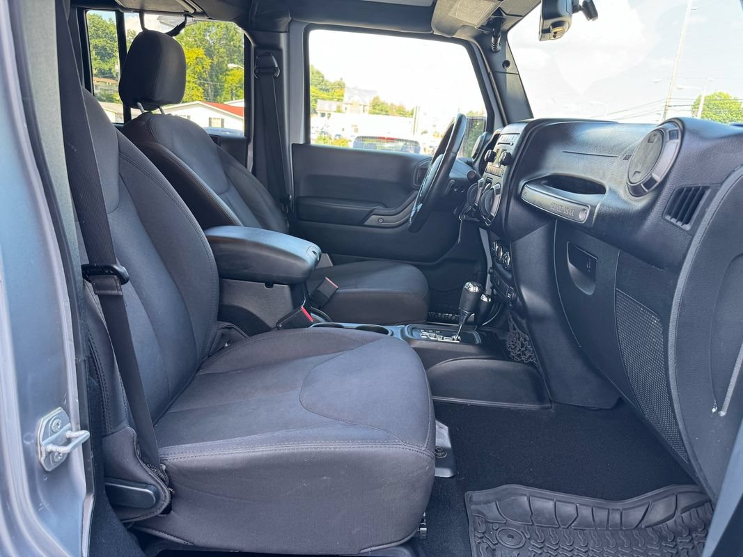 Used 2015 Jeep Wrangler Unlimited Sport w/ Quick Order Package 24S AWD/4WD image 21