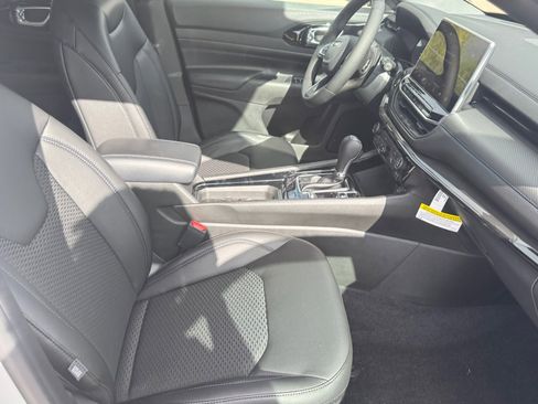 New 2026 Jeep Compass Latitude AWD/4WD image 19