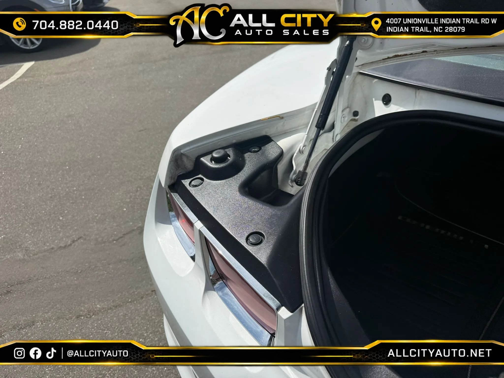 Used 2013 Chevrolet Camaro LT RWD image 36