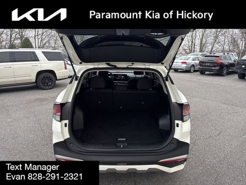 Used 2023 Kia Sportage LX image 10