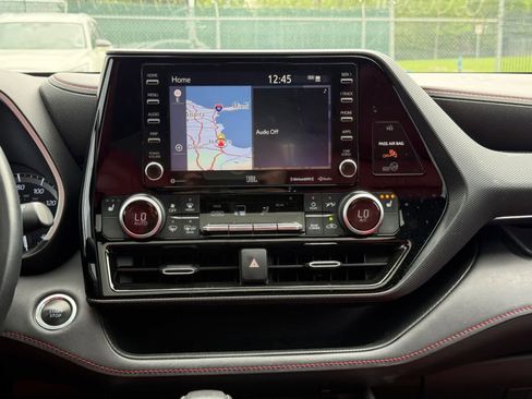 Used 2021 Toyota Highlander XSE FWD image 13