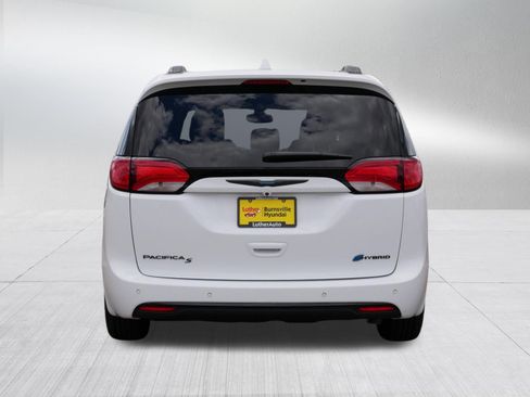 Used 2020 Chrysler Pacifica Touring-L w/ S Appearance Package FWD image 6