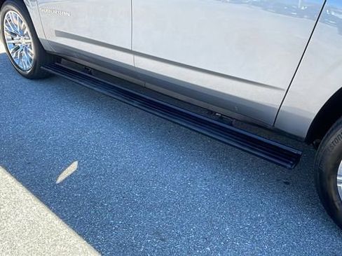 Used 2024 Chevrolet Suburban High Country w/ Advanced Technology Package image 35