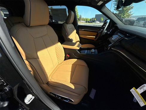 New 2025 Jeep Grand Cherokee Summit w/ Obsidian Package image 13