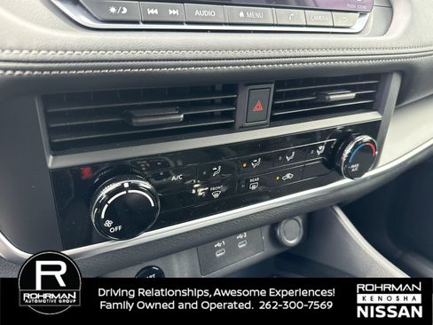 Used 2025 Nissan Rogue S AWD/4WD image 9