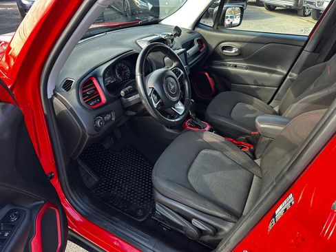 Used 2016 Jeep Renegade Trailhawk image 9