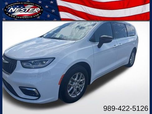 Used 2026 Chrysler Pacifica Select FWD image 1