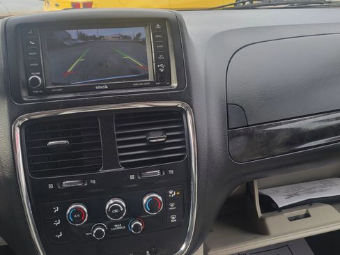 Used 2015 Dodge Grand Caravan SXT w/ UConnect Hands-Free Group image 26