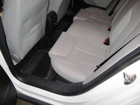 Used 2006 Volkswagen Passat Value Edition FWD image 19