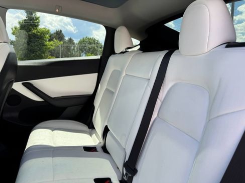 Used 2021 Tesla Model Y Long Range AWD/4WD image 8