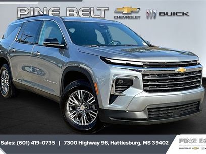 Used 2025 Chevrolet Traverse LT w/ Driver Confidence Package