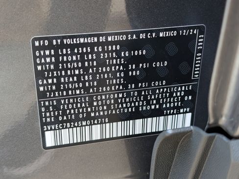 Used 2025 Volkswagen Taos SE w/ Panoramic Sunroof Package FWD image 38