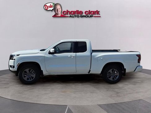 Certified 2025 Nissan Frontier SV w/ SV Convenience Package RWD image 3