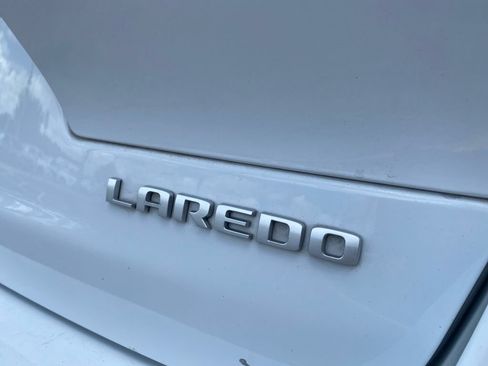 Used 2024 Jeep Grand Cherokee L Laredo RWD image 11