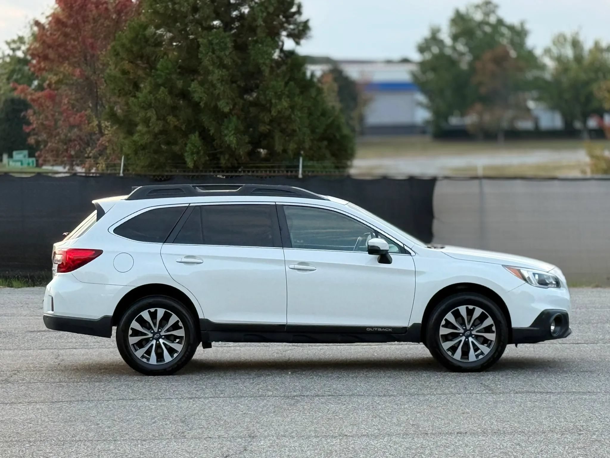Used 2017 Subaru Outback 2.5i Limited AWD/4WD image 7
